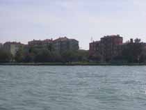 VENEZIA: SPUNTA UN CADAVERE DALL'ACQUA, VIGILI DEL FUOCO RECUPERANO UNA SALMA A SACCA FISOLA